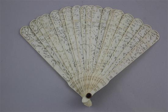 A Chinese export ivory brise fan, 19th century, 19cm, lacking guards